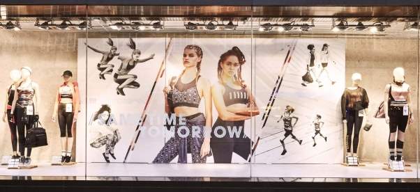 Shop window with mannequins in sports clothing